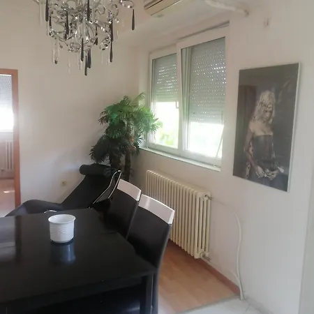 Apartment Suzana 2 *